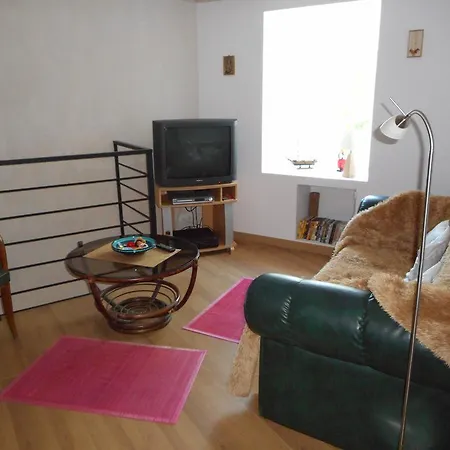 Проживание в семье Maison De Village *