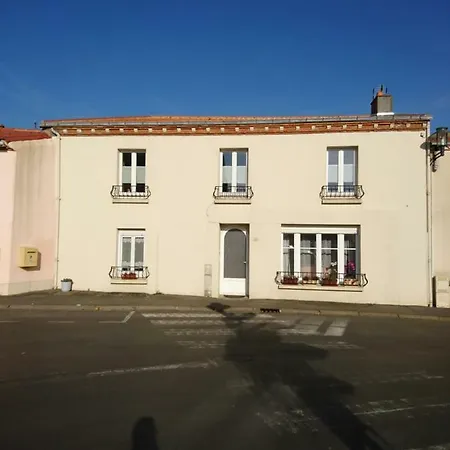 Проживание в семье Maison De Village *